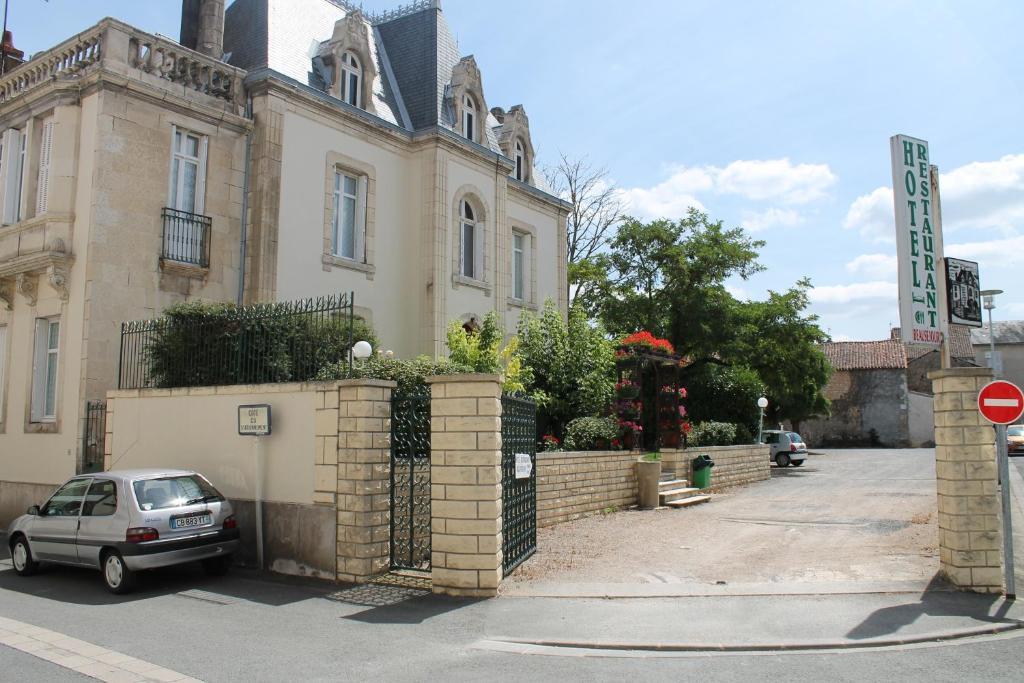 Logis Hôtel Beauséjour Chauvigny Extérieur photo